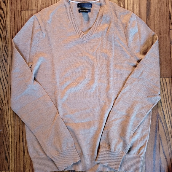 Banana Republic Merino Wool V-Neck Sweater - Picture 1 of 3